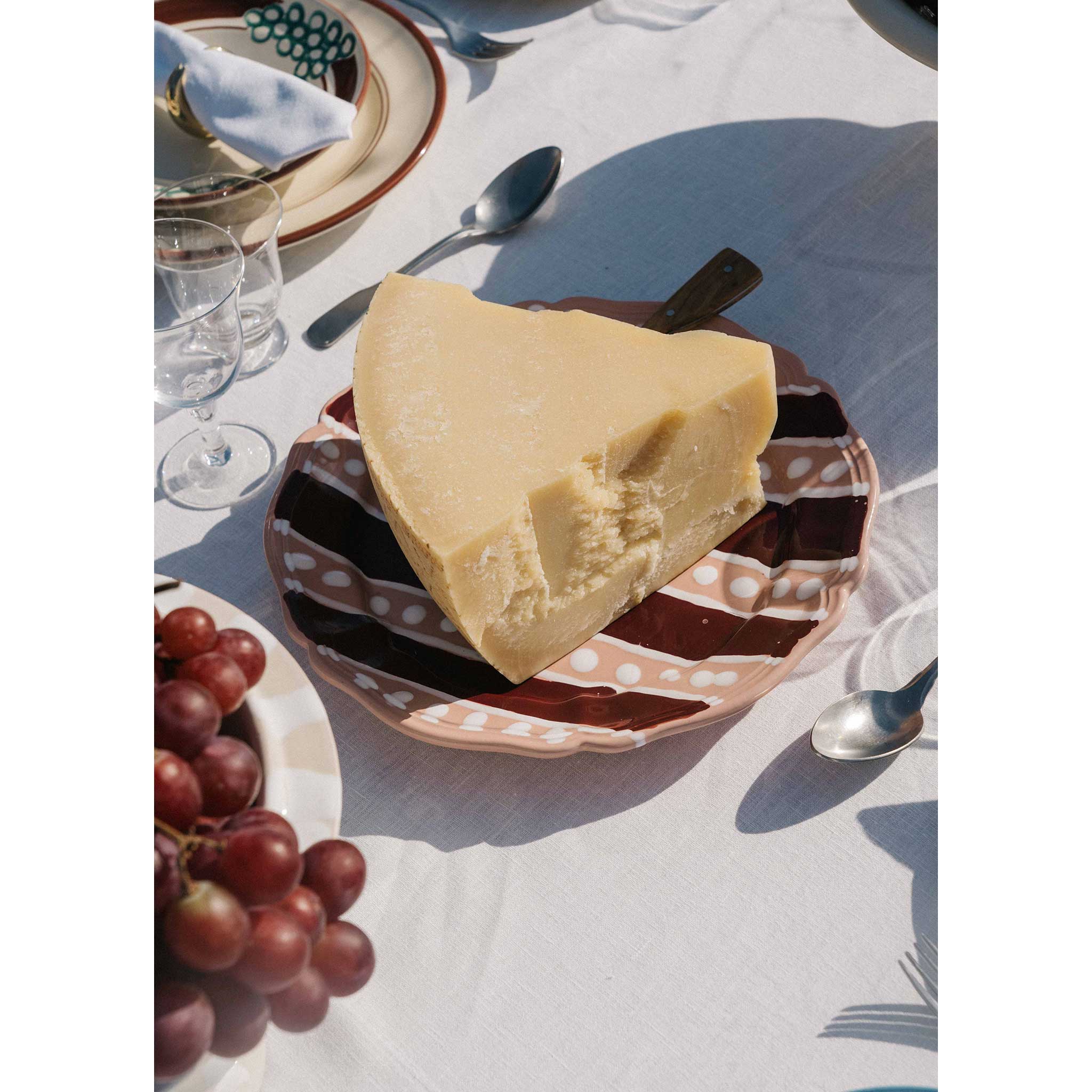 Roseo Ceramic Scalloped Serving Plate - Image 3